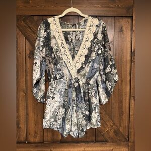 ILLA ILLA Floral Lace V-Neck Romper – Size L